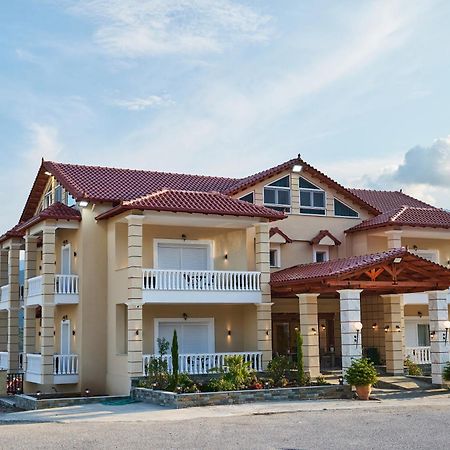 Famissi Suites 2 Калампака Екстериор снимка