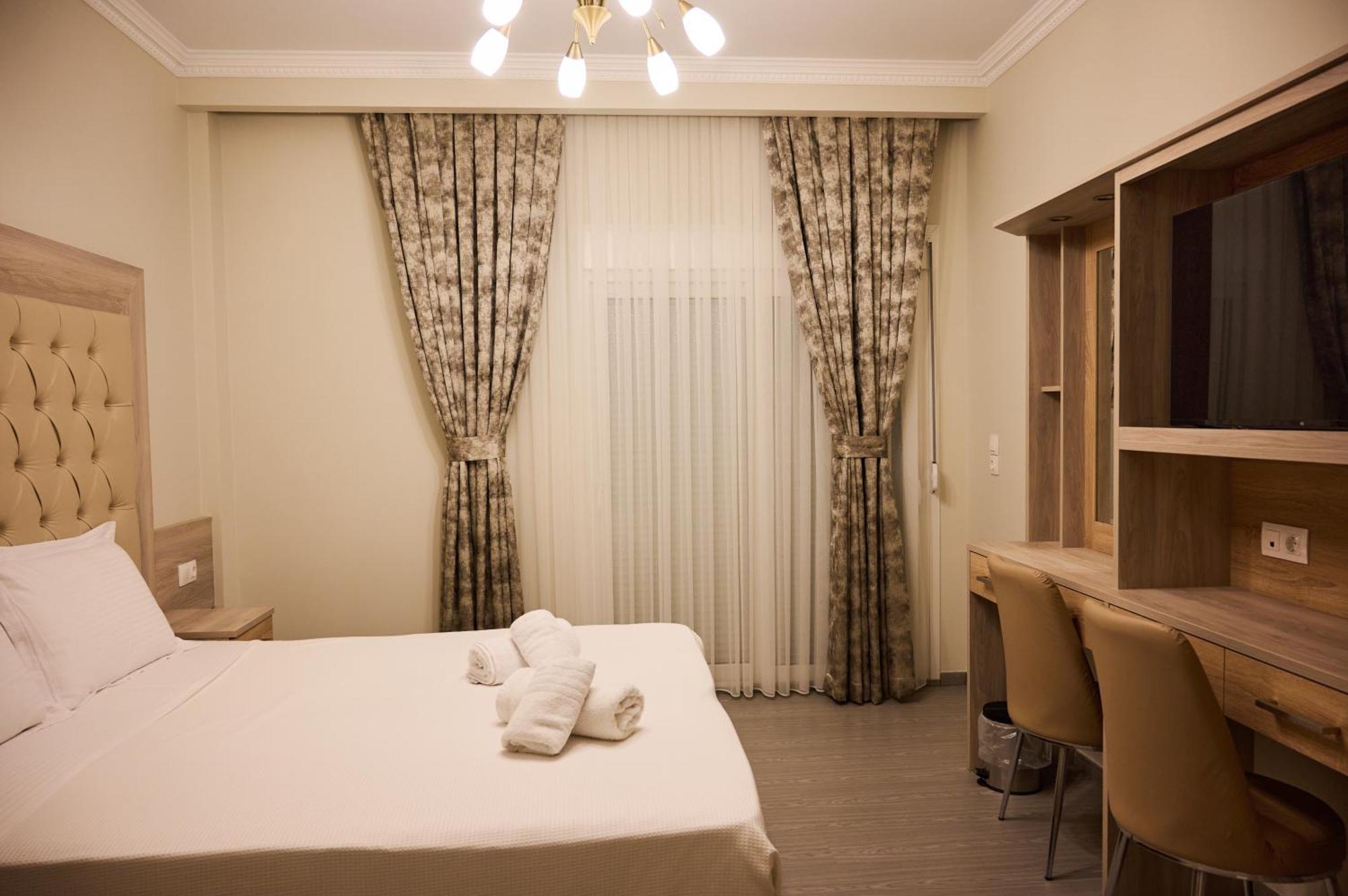 Famissi Suites 2 Калампака Екстериор снимка