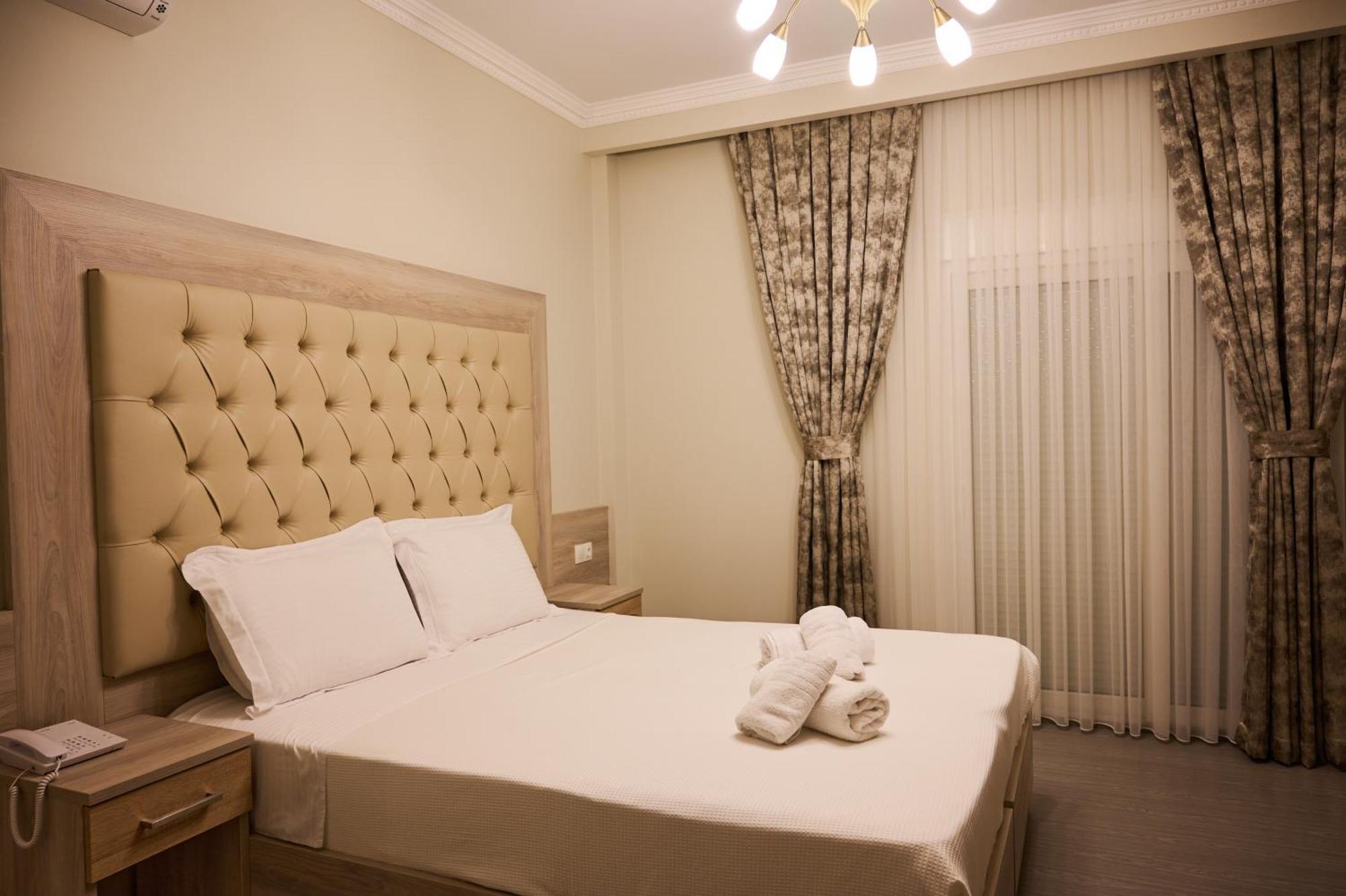 Famissi Suites 2 Калампака Екстериор снимка