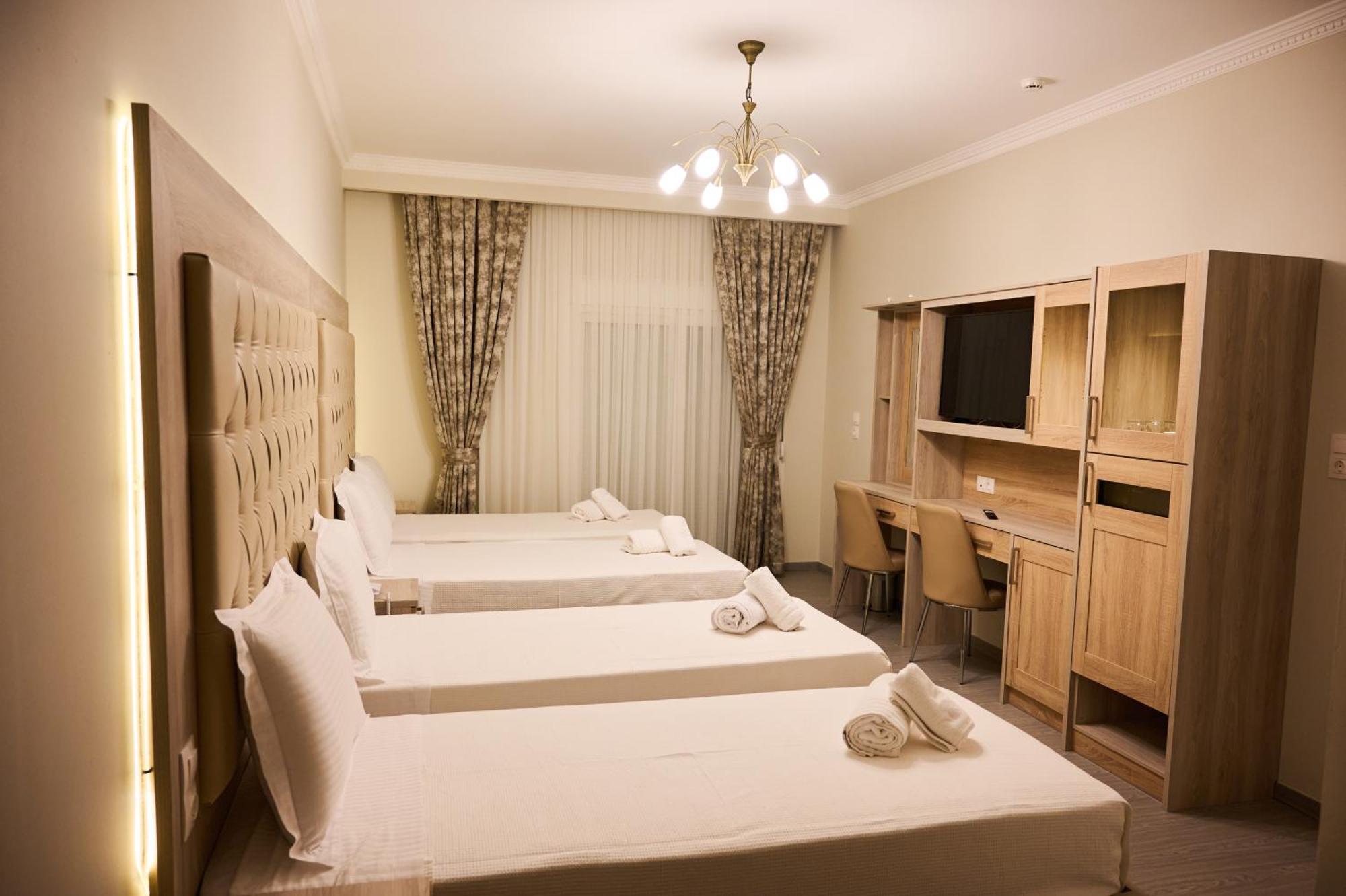 Famissi Suites 2 Калампака Екстериор снимка