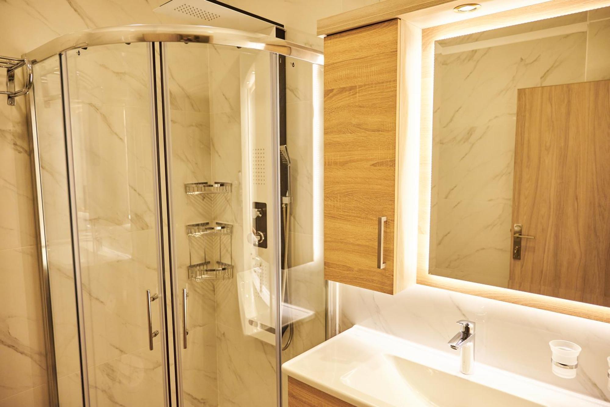 Famissi Suites 2 Калампака Екстериор снимка
