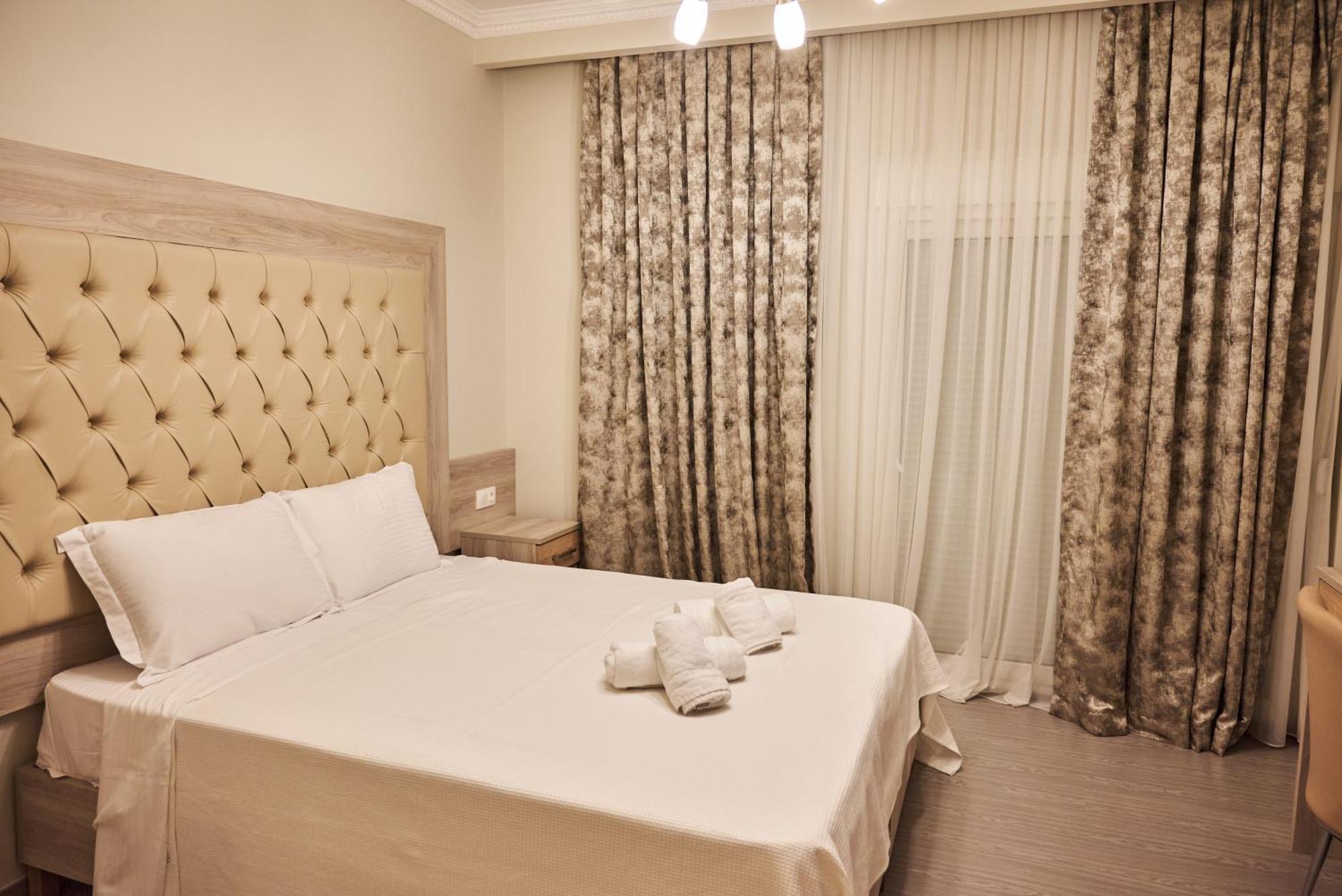 Famissi Suites 2 Калампака Екстериор снимка