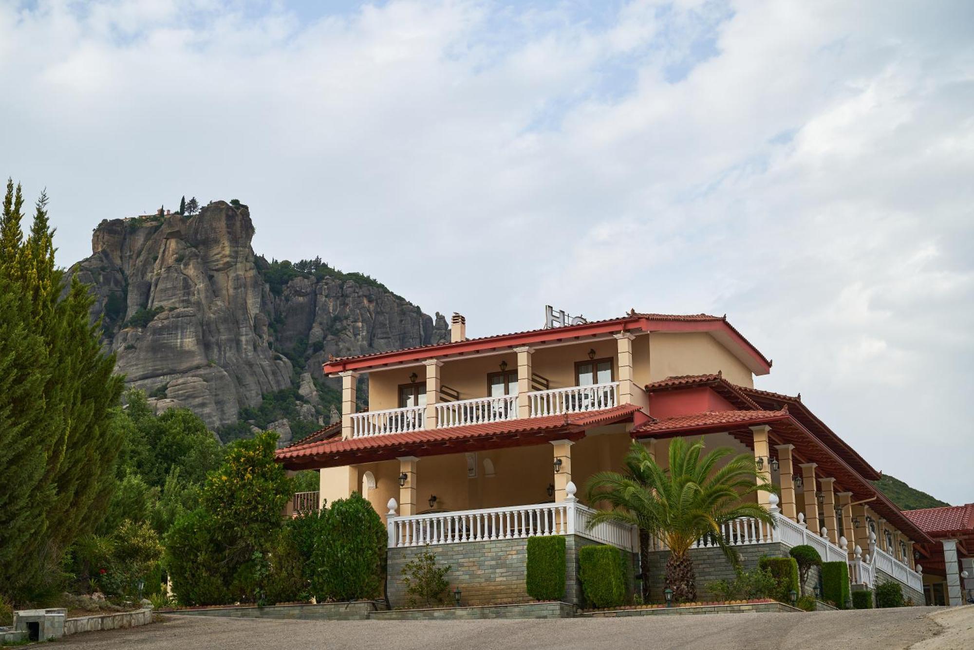 Famissi Suites 2 Калампака Екстериор снимка