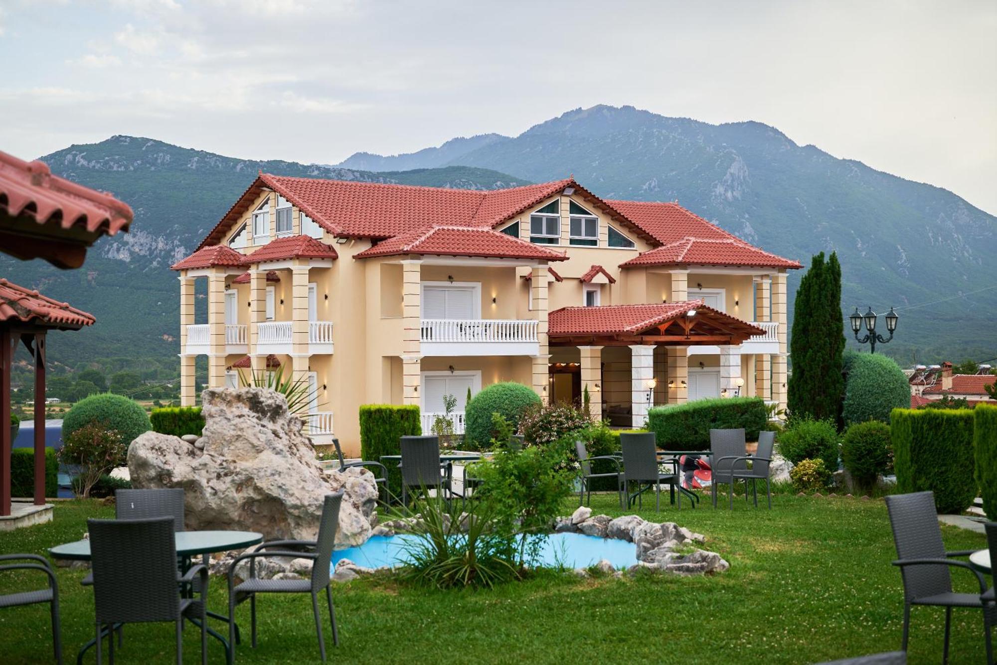 Famissi Suites 2 Калампака Екстериор снимка