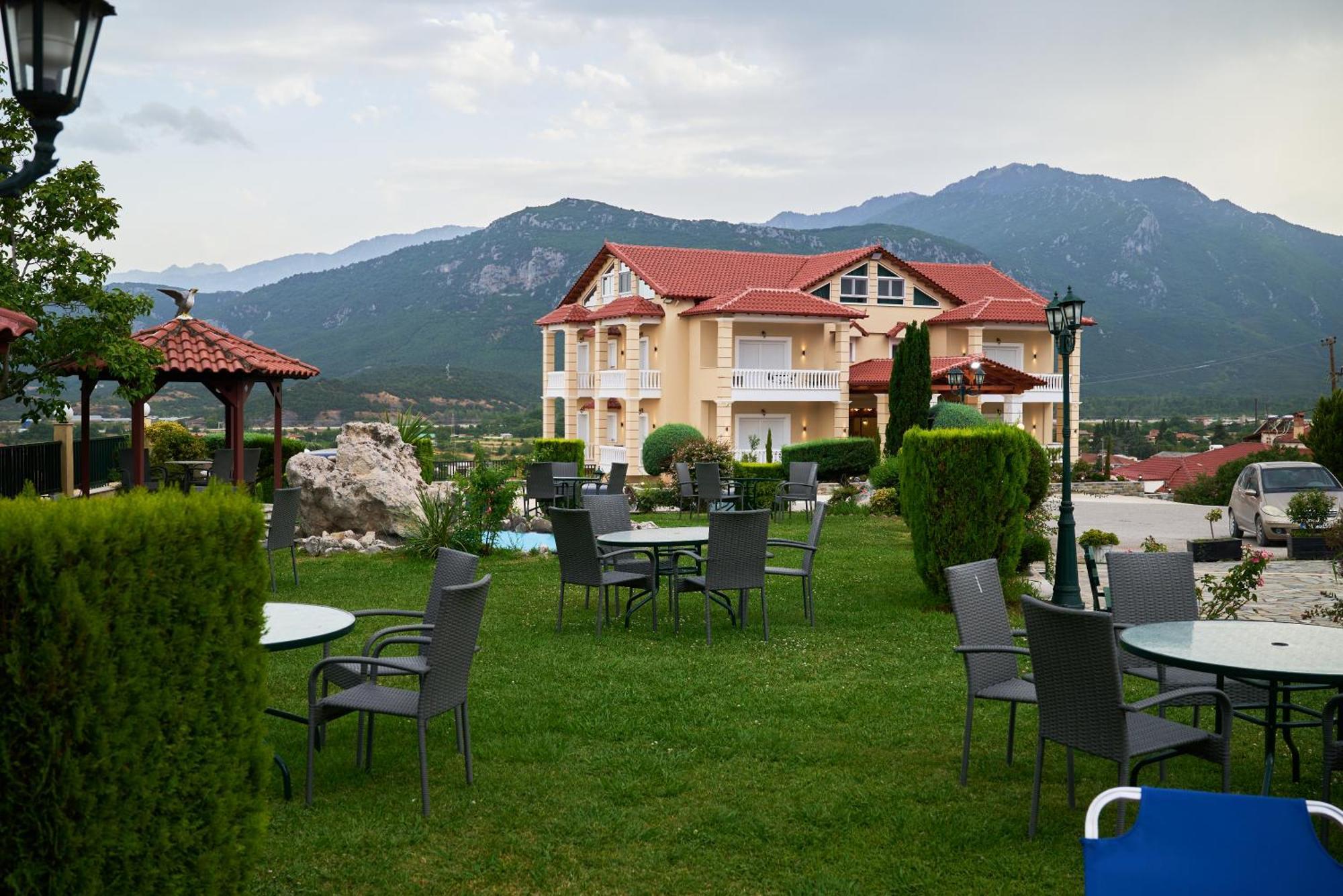 Famissi Suites 2 Калампака Екстериор снимка