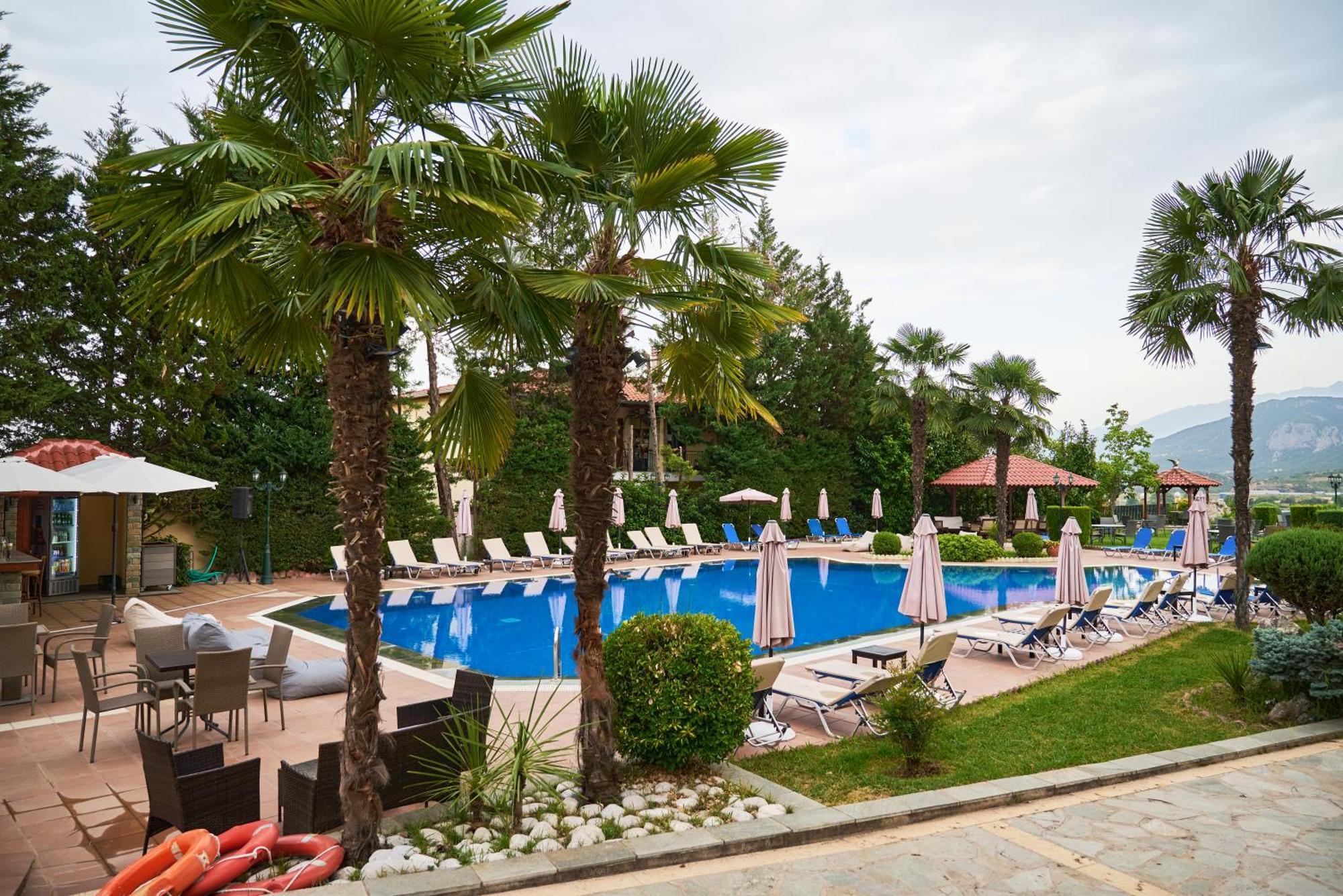 Famissi Suites 2 Калампака Екстериор снимка