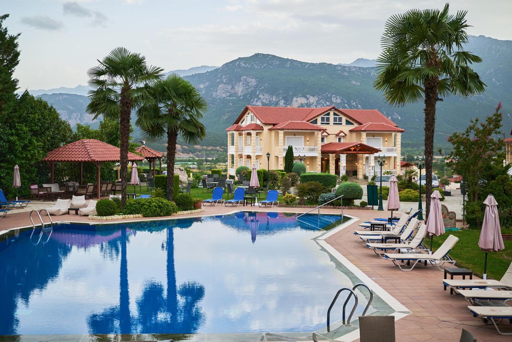 Famissi Suites 2 Калампака Екстериор снимка