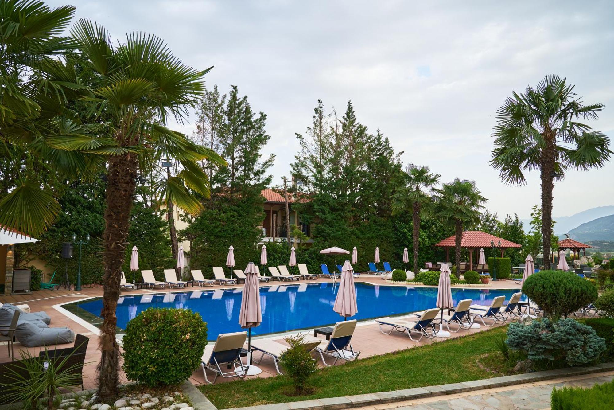 Famissi Suites 2 Калампака Екстериор снимка