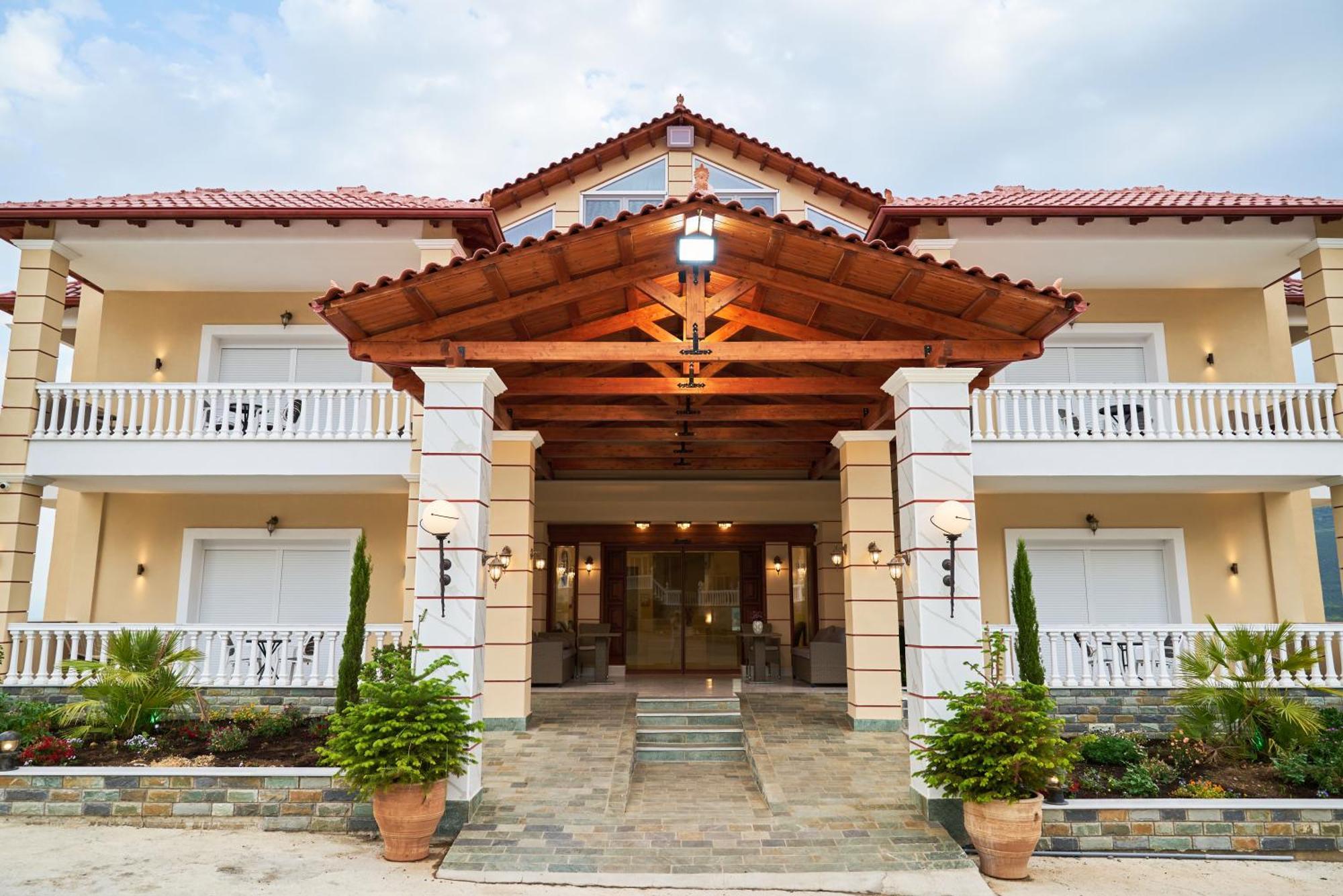 Famissi Suites 2 Калампака Екстериор снимка